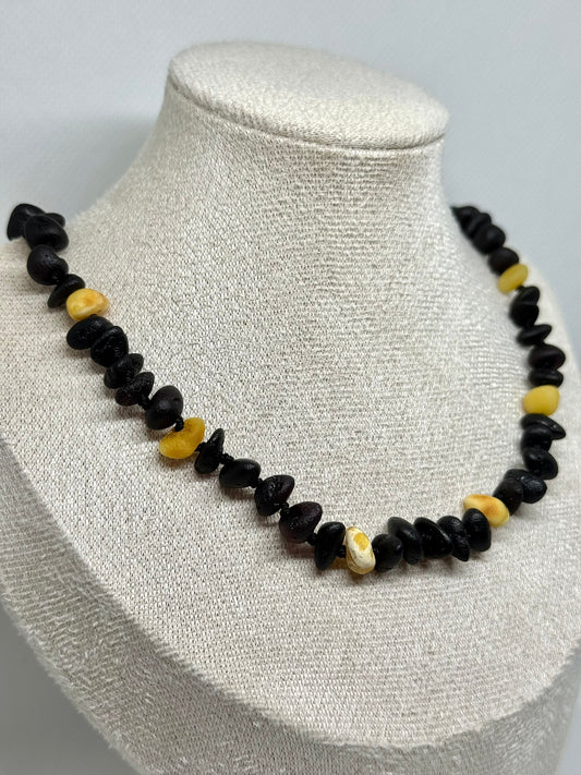 Ruwe Barnsteen Ketting - Zwart & Boter (46 cm)