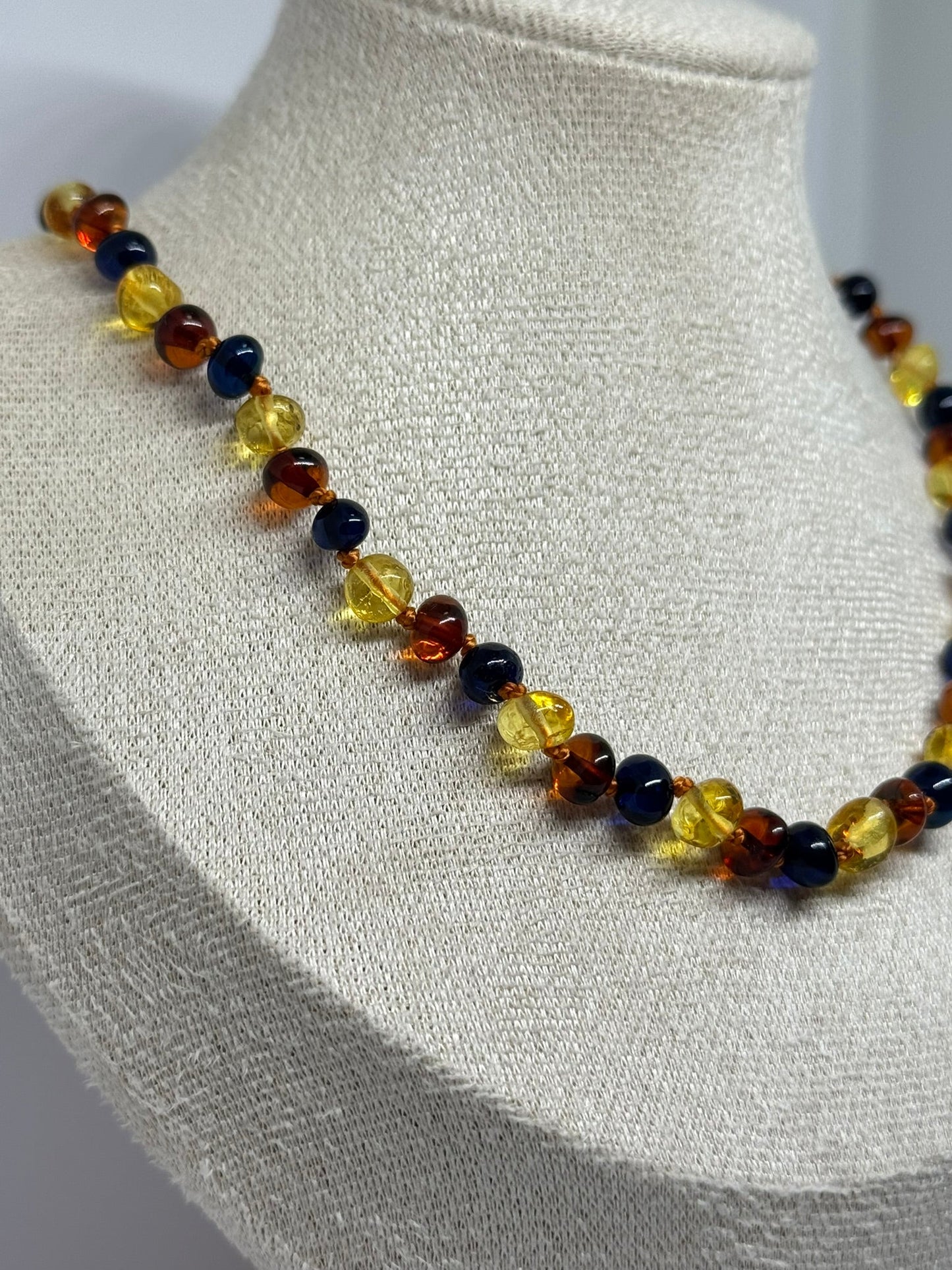 Barnsteen Babyketting - Multicolor Sapphire (33 cm)