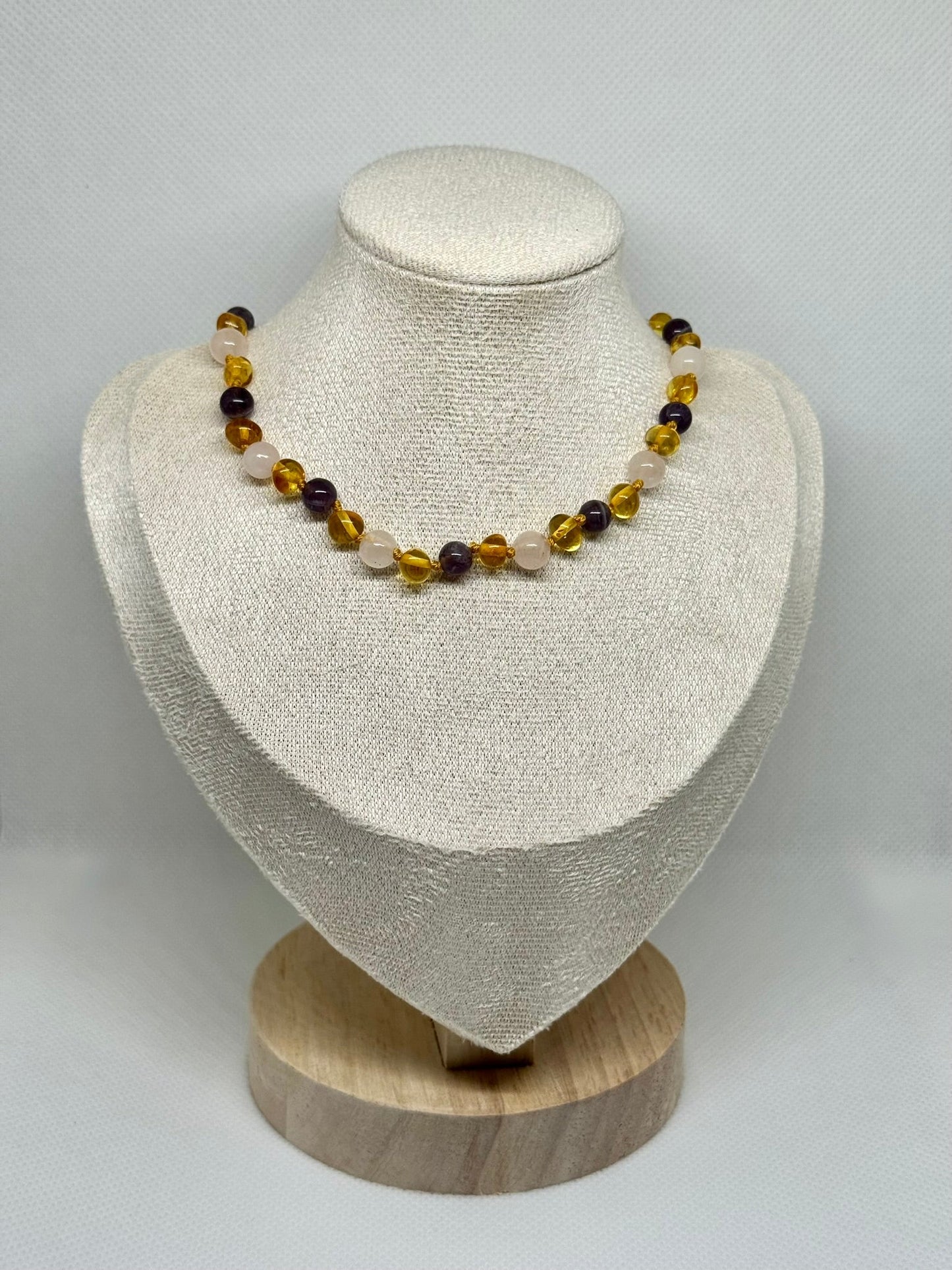 Barnsteen & Natuursteen Babyketting - Honing, Rozenkwarts & Amethist (33 cm)